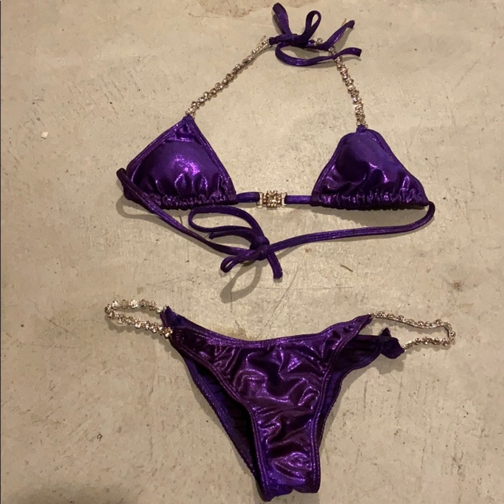 Bikini competitor suit